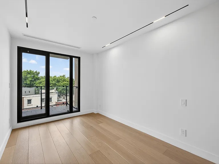 61 N Henry St #3 — Photo 12