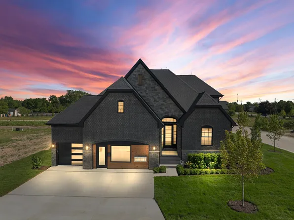 4076 Spring Meadow Dr, Sterling Heights, MI 48314