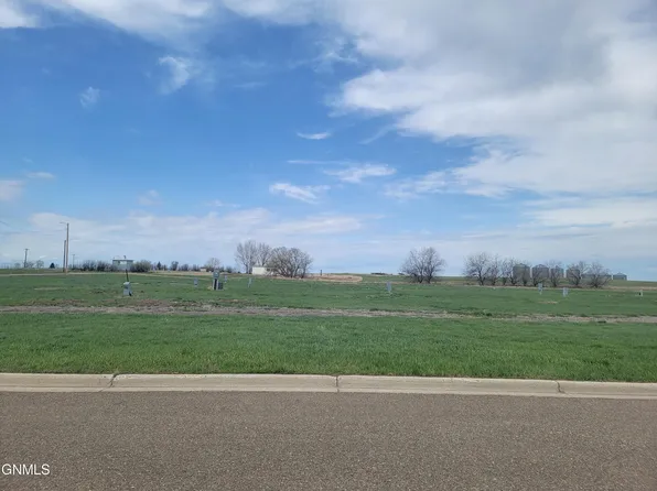 305 Hickman St, Grenora, ND 58845