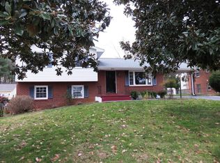 2832 Tully Dr, Roanoke, VA