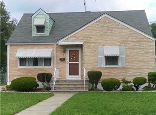 17 Walnut St, Edison, NJ 08817