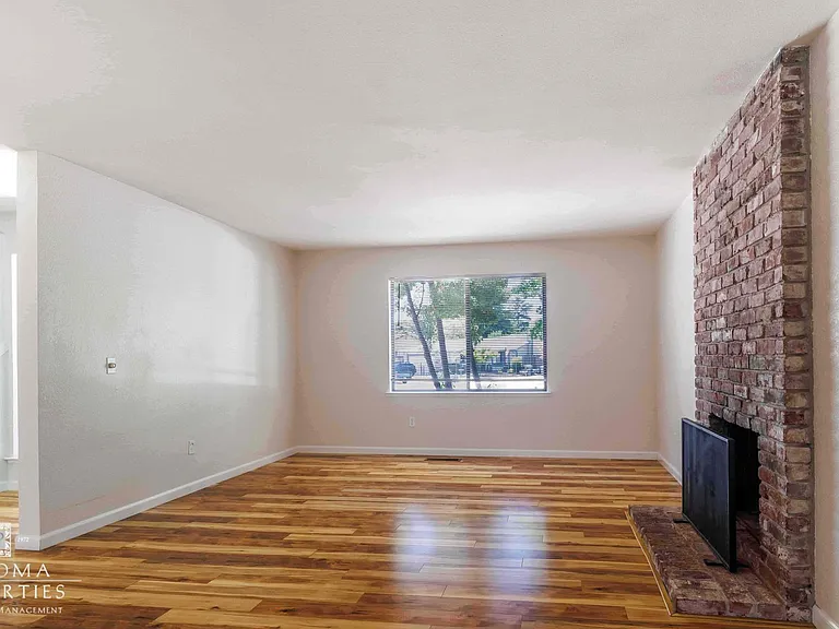 114 Melody Ct — Photo 54