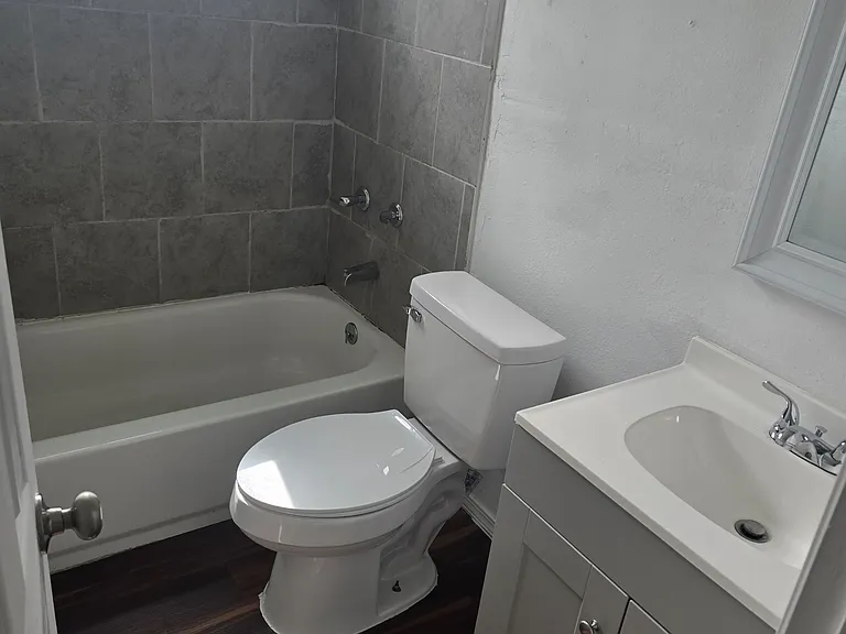 1209 N 10th St — Photo 5