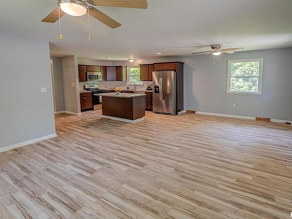 4th image of 502 Oak St