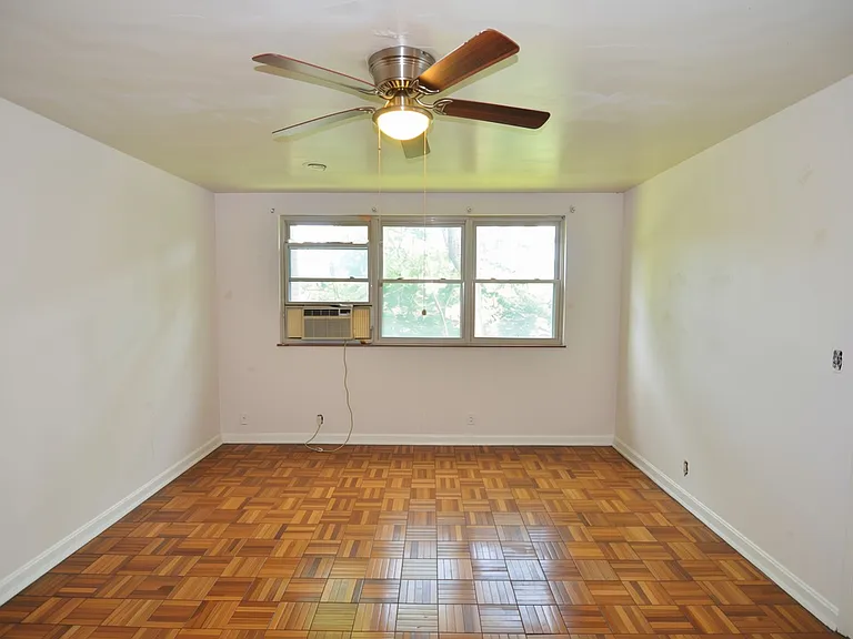 4028 Ledgewood Dr — Photo 15