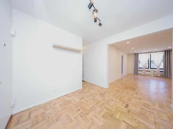 1577 East 17th Street image 6 of 22