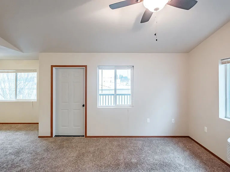 Lafayette Place Apartments — Photo 34