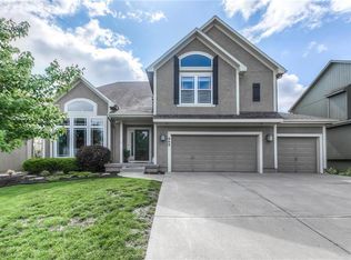 908 N Stonecrest Rd, Olathe, KS 66061