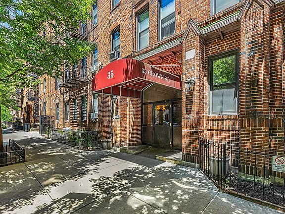 5th image of 35 Crown St APT 3B