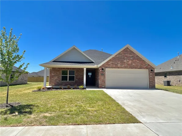 995 Garden Ln, Springdale, AR 72762
