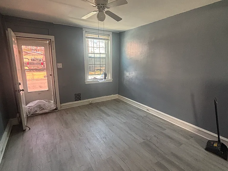 812 Muhlenberg St — Photo 2