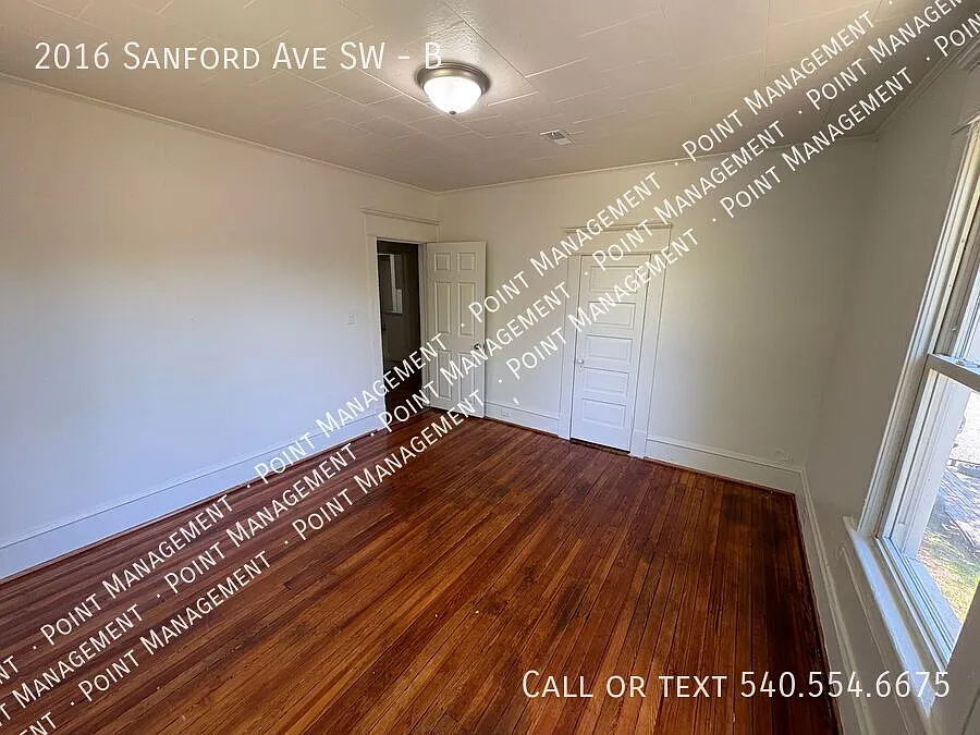 Building Photo - 2016 Sanford Ave SW #B