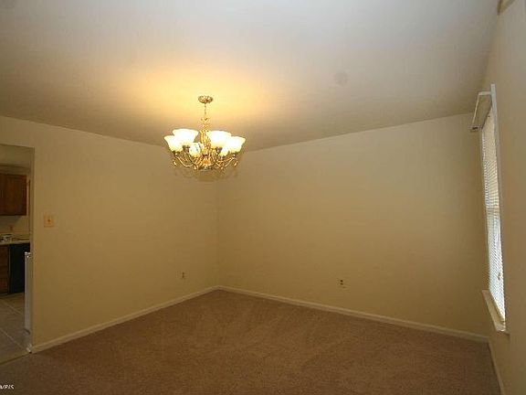 2nd image of 6215 Knoll View Pl