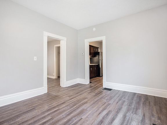 5th image of 1004 Temple St SE