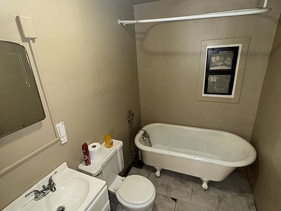 5th image of 451 5th St APT 1