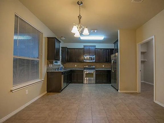 4th image of 2502 Black Orchid Dr