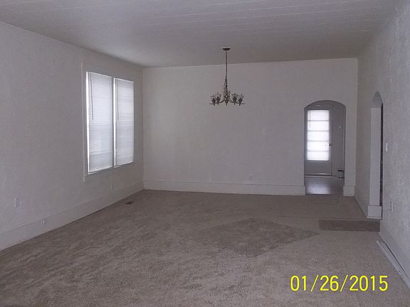 Living Room/Dining Area