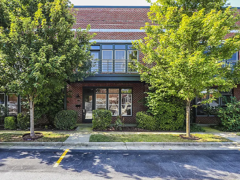 452 Arlington St — Photo 1