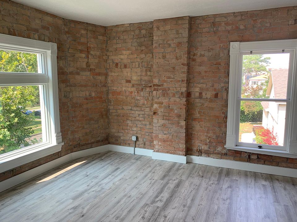 Master or larger room on South side of apartment