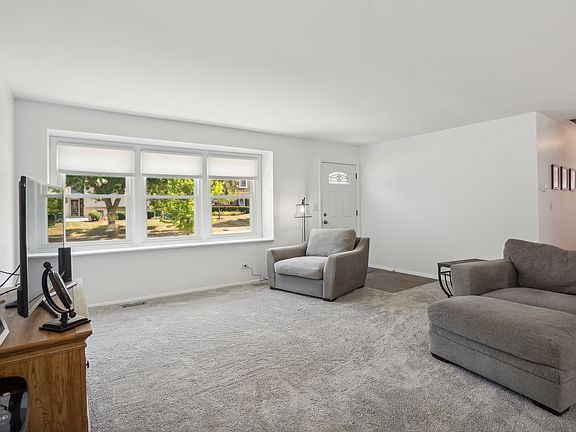3rd image of 510 Abbington Pl