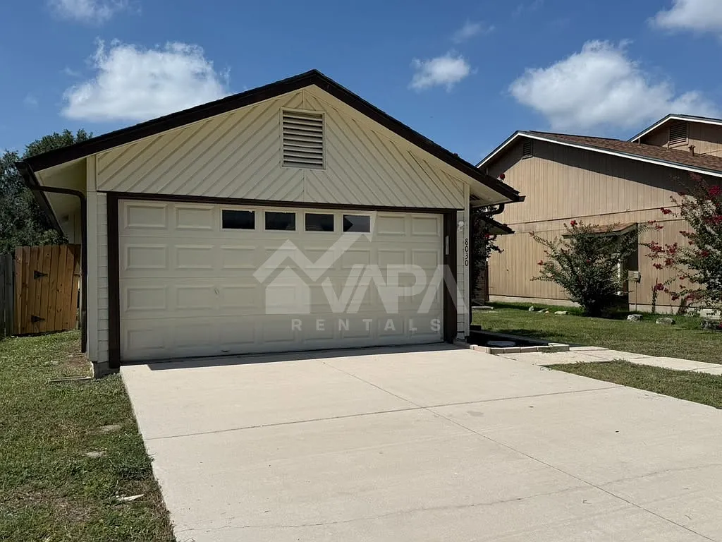 3 bed, 1440 sqft, $2,100 — Photo 3