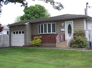 31 Colonial Rd, West Babylon, NY 11704