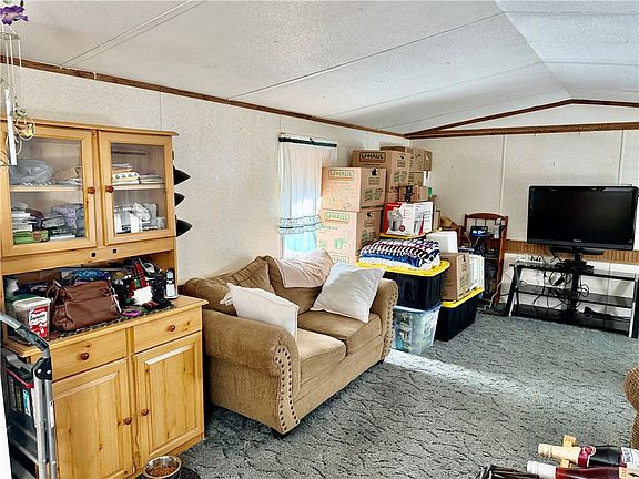 4th image of 409 Carigan Rd