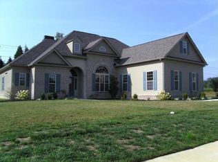 367 Granada Dr, Lenoir City, TN 37772