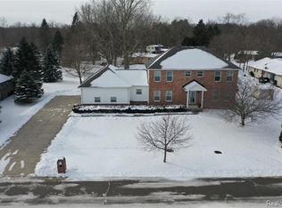 2435 Willowdale Dr, Burton, MI 48509