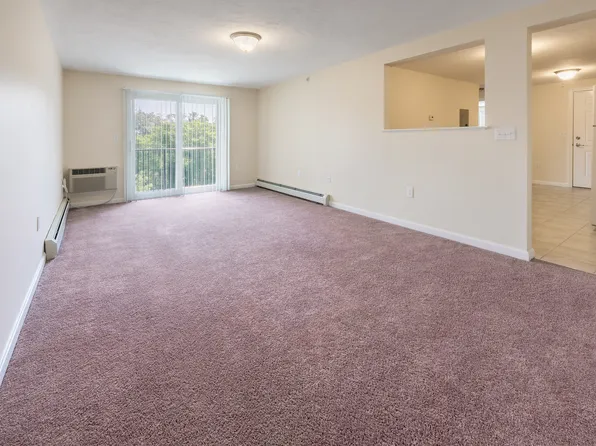 1445 Warwick Ave APT 43, Warwick, RI 02888