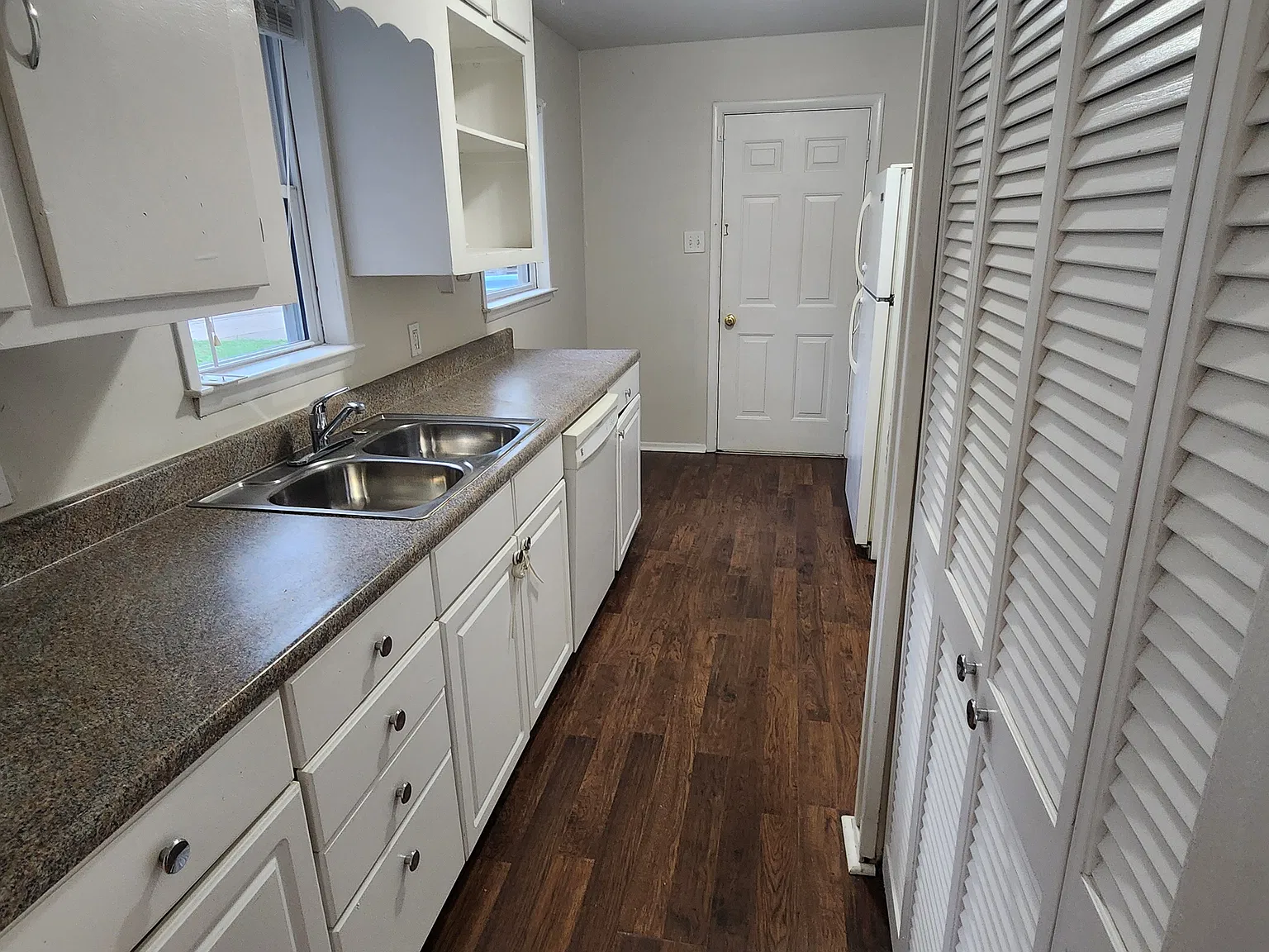 2300 SW Seabrook Ave — Photo 2