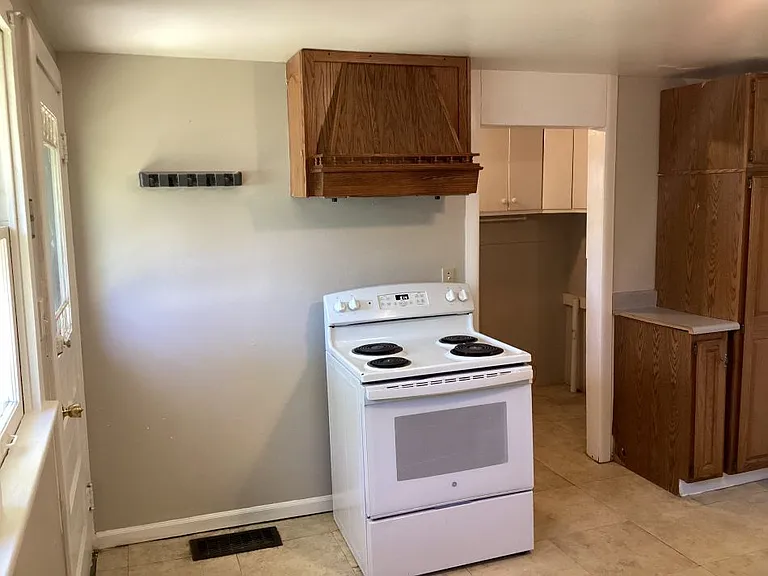 545 N Goodlet Ave — Photo 3