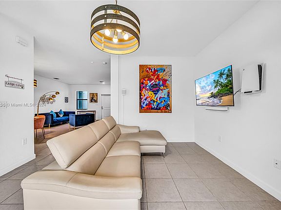 5th image of 437 NW 204th St