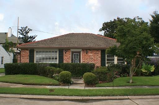 2nd image of 33 Beverly Garden Dr