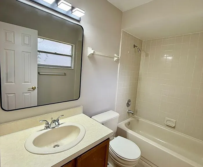 2452 E Illiana St — Photo 13