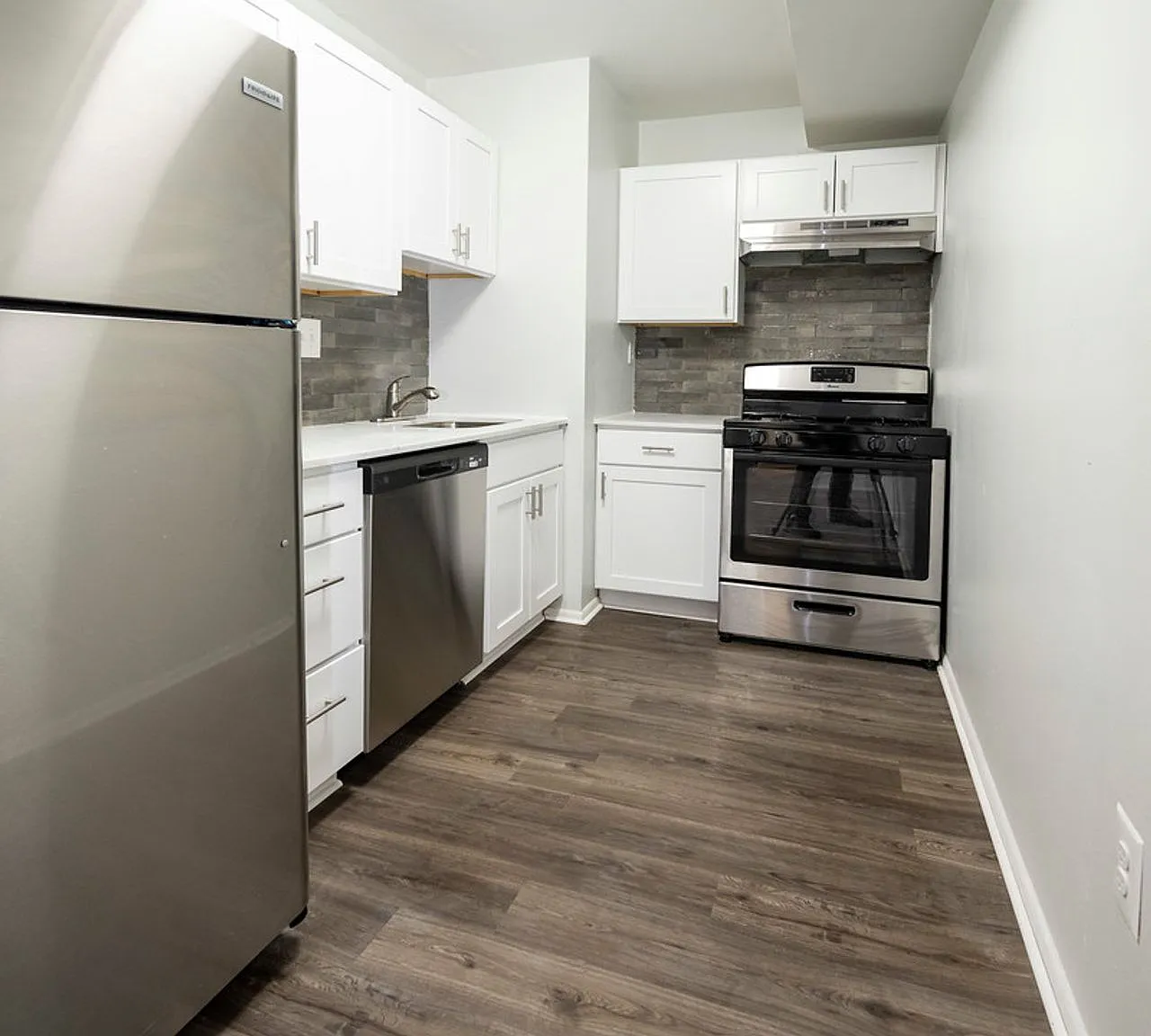 Tomlinson Court Apartments — Photo 3