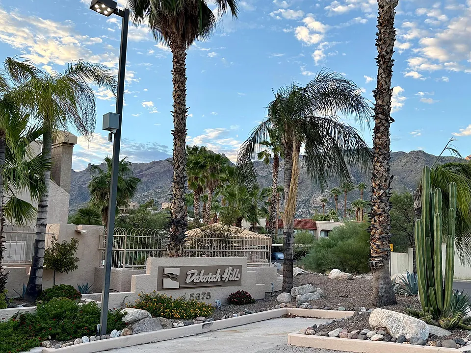5675 N Camino Esplendora #5126