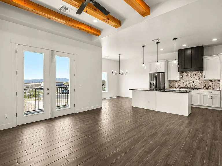 4025 Boardwalk Rd — Photo 6