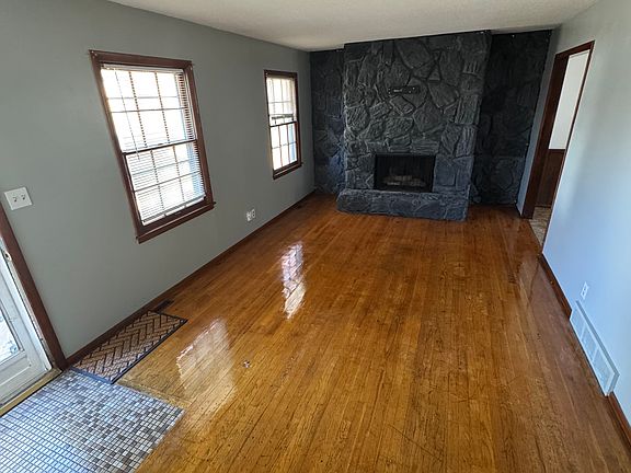 2nd image of 11815 Beacon Ave