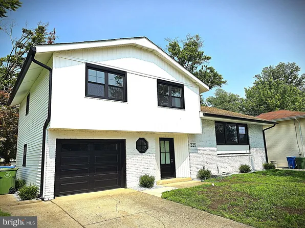 225 Drake Rd, Cherry Hill, NJ 08034