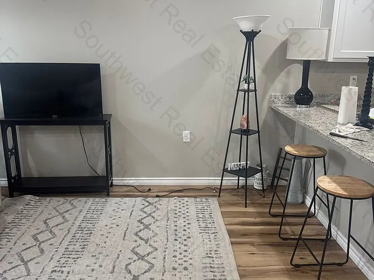 3116 Westminster Dr — Photo 6