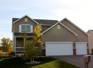 1073 Danube Ave, Shakopee, MN 55379
