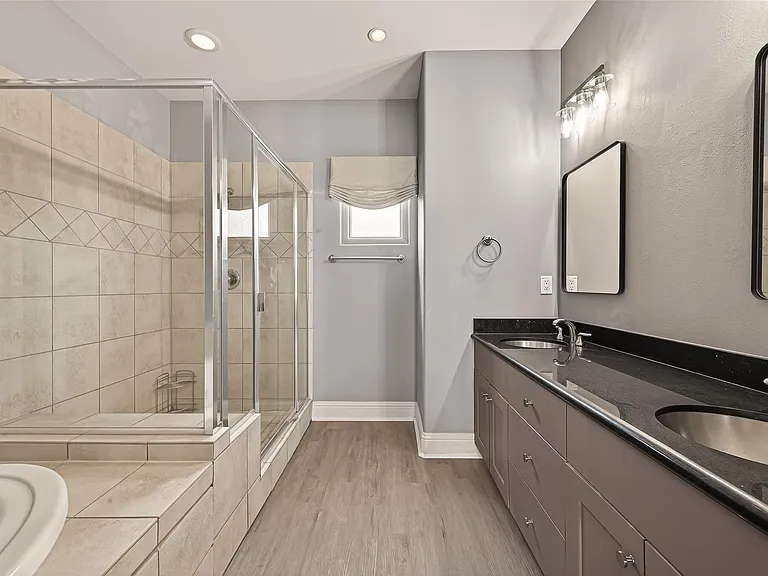 1107 Saint Charles St — Photo 25