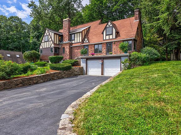 4th image of 6 Old Brook Dr