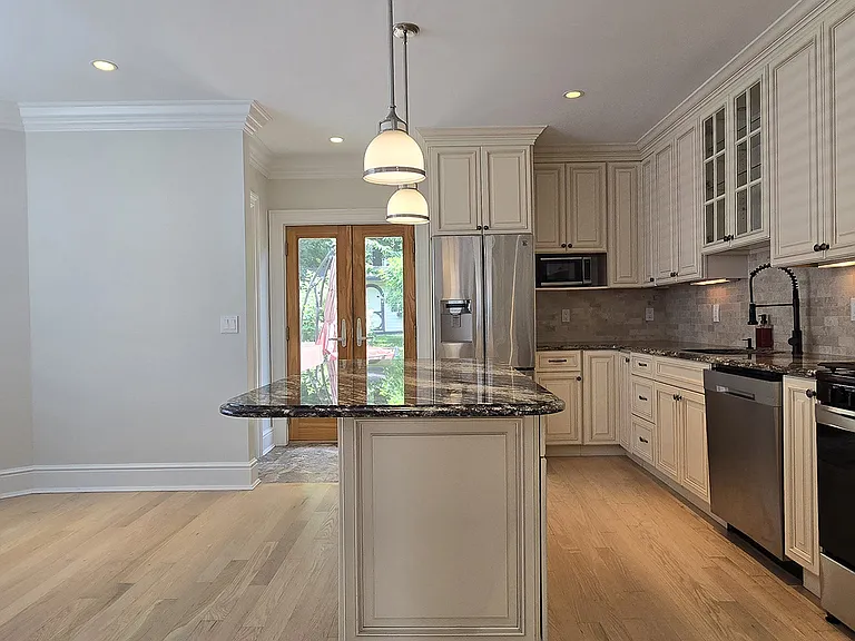189 Henry St #A — Photo 25