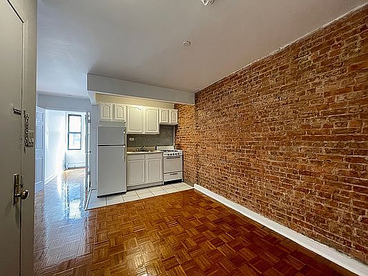 2nd image of 172 E 106th St #3H