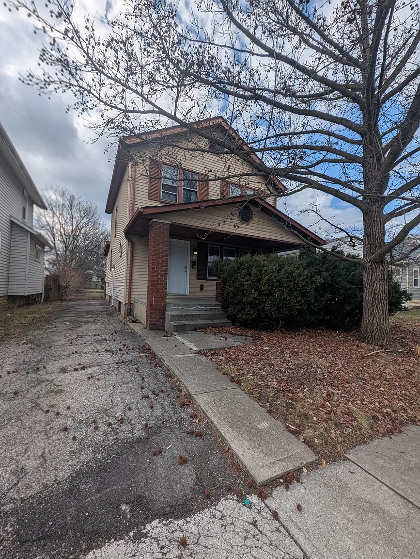 523 Townsend Ave photo 1