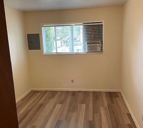 4th image of 2624 SE Ash St #2620