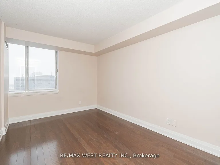 2737 Keele St #817 — Photo 14
