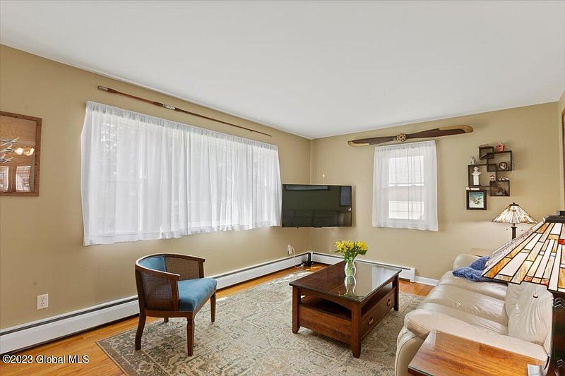 5th image of 14 Merrill Street